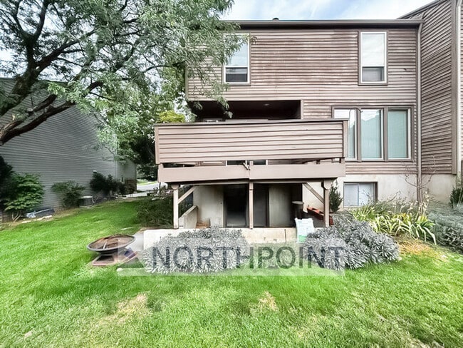 Location - Location - Location! Right betw... - Location - Location - Location! Right betw...