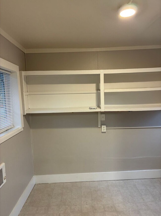 Photo - 2 Bedroom Single Level Home with Large Fenced Yard in N. Portland!