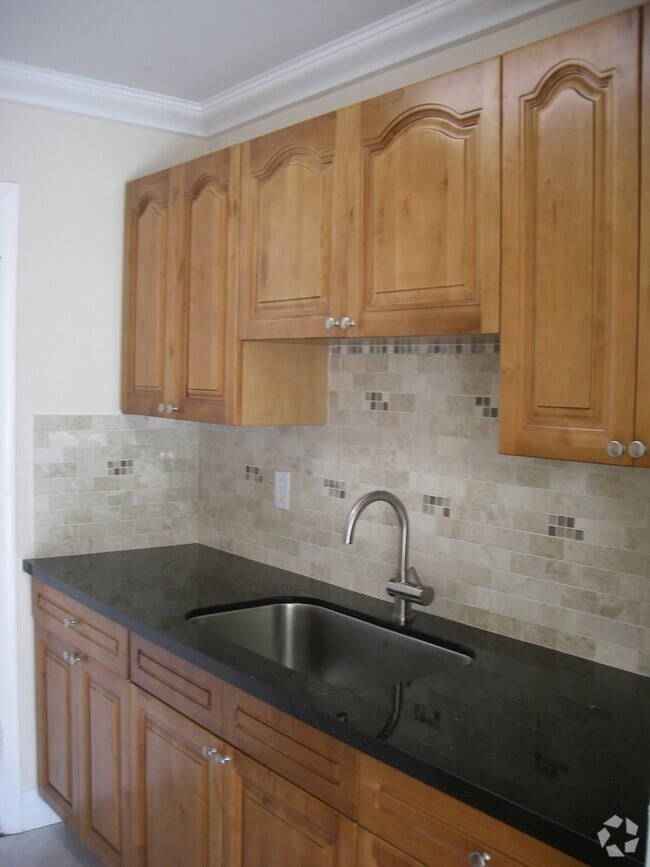 Building Photo - 685 Miller Dr Unit 103E Rental