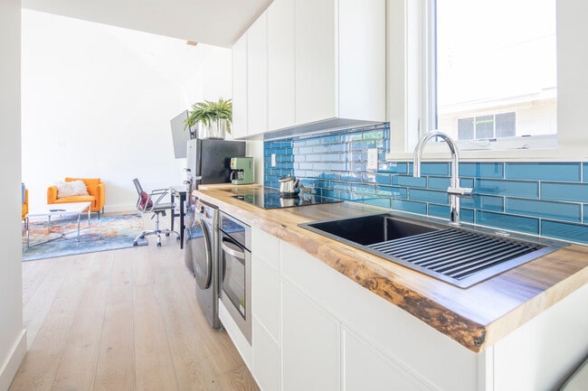 Photo - 730 Maxwell Ave