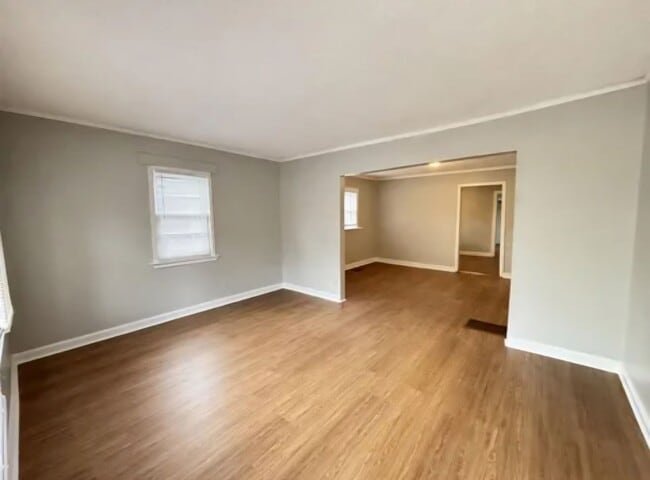 Building Photo - 4/2 with HUGE yard