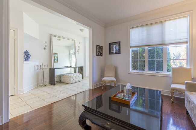 Photo - 2472 Upper Valley Crescent