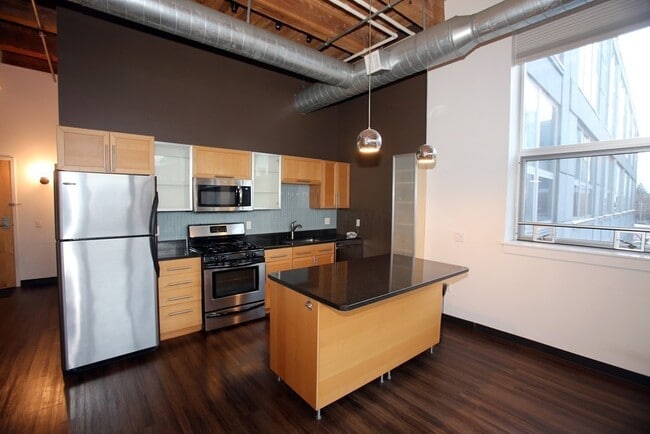 Open Floor Plan, Dining Room, Living Room, Kitchen - 120 Holmes St Unit 209