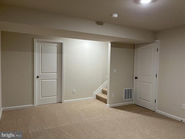 Photo - 141 Charing Cross Dr