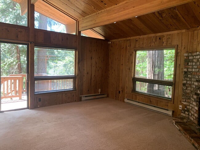 Adorable cabin in the woods!