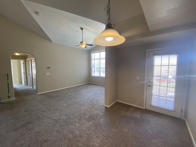 Photo - $500 OFF YOUR FIRST MONTHS RENT! Don't Miss This 3BR/ 2BA Condo with 1 car garage @ Creek Side In... Unidad 201