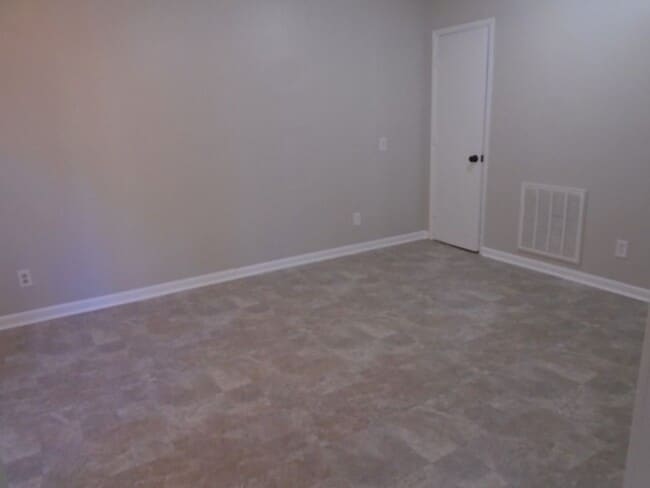 Photo - 1 Bedroom 1 Bathroom available NOW in Bonn...