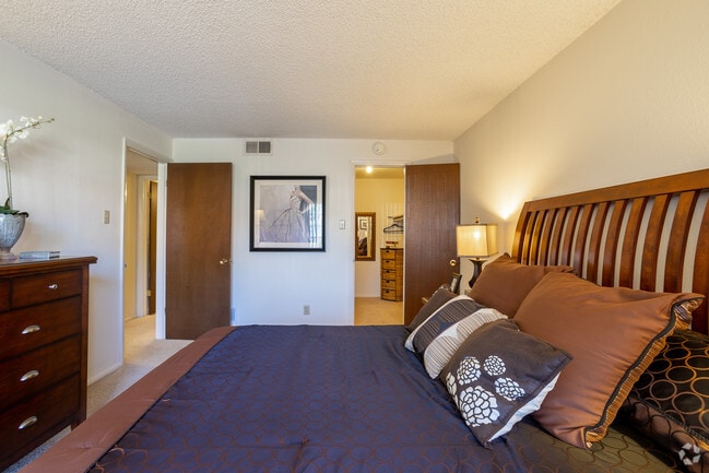 2BR, 1BA - 900 SF Model