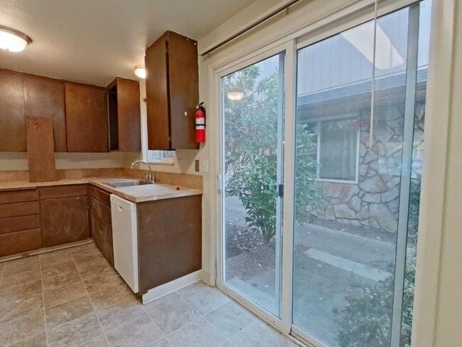 Photo - 2 Bedroom Apartment~ Near 9th Street ~ Sma... Unidad 110 NE Conifer #11
