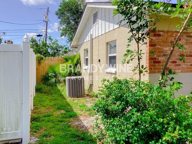 Photo - 7236 Darien Way