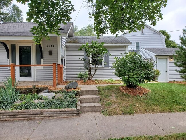 Photo - Adorable 2 bedroom with a bonus room!