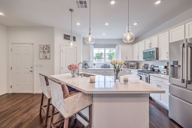 Building Photo - Stunning Skye Canyon Home in gated community with Loft & Upgrades