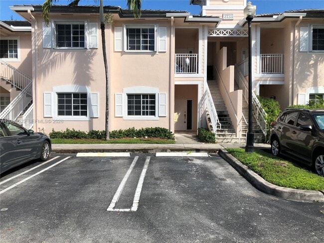Building Photo - 2733 NE 3rd Ct Unit 103