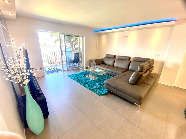 400 Golden Isles Dr Unit 9