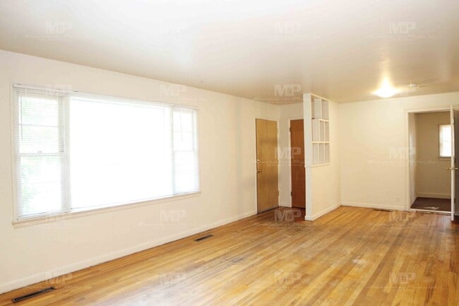 Photo - 609 W Prospect Rd