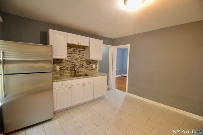 Photo - 807 Brewster St
