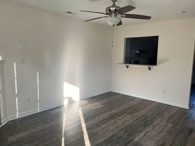 Photo - 200 Pinegrove Ct