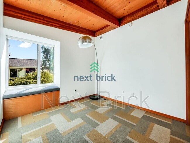 Photo - 4015 Letitia Ave S