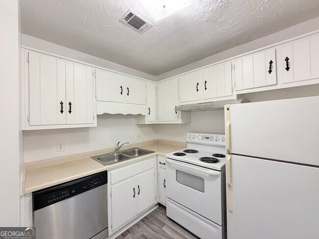 Photo - 460 Rustwood Dr