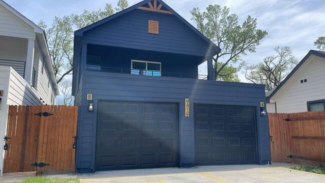 Building Photo - ? 3 Bed / 2.5 Bath Duplex – Spacious & Move-In Ready! ?