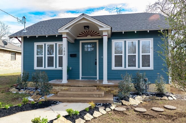 Photo - 102 E Val Verde St