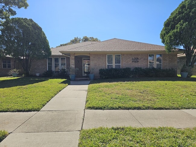 Building Photo - 1126 Mayapple Dr