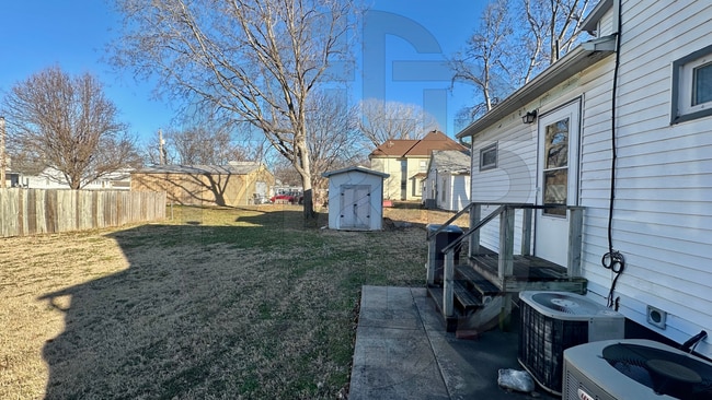 Photo - 130 W 10th St