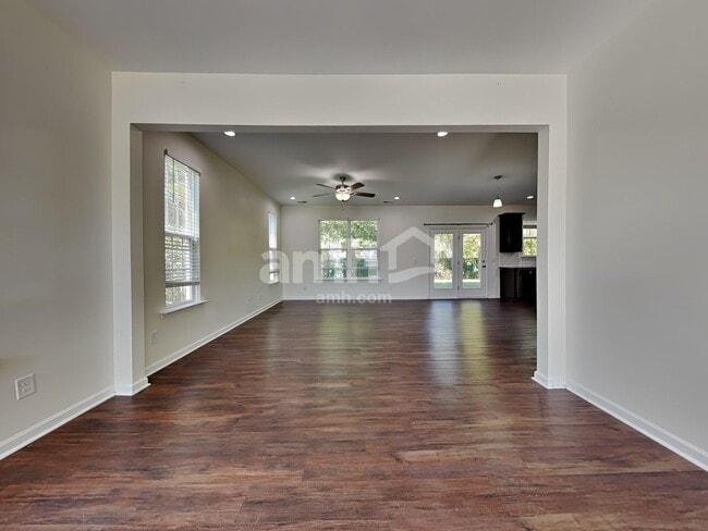 Photo - 95 Gentry Way