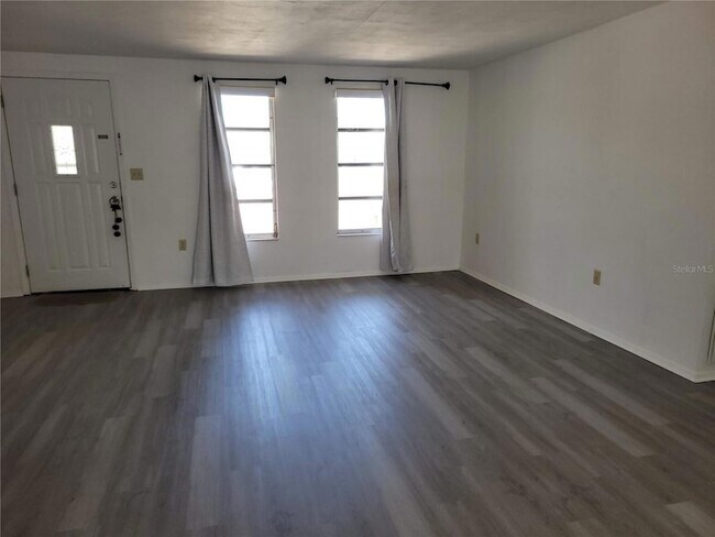 Photo - 6410 Tralee Ave