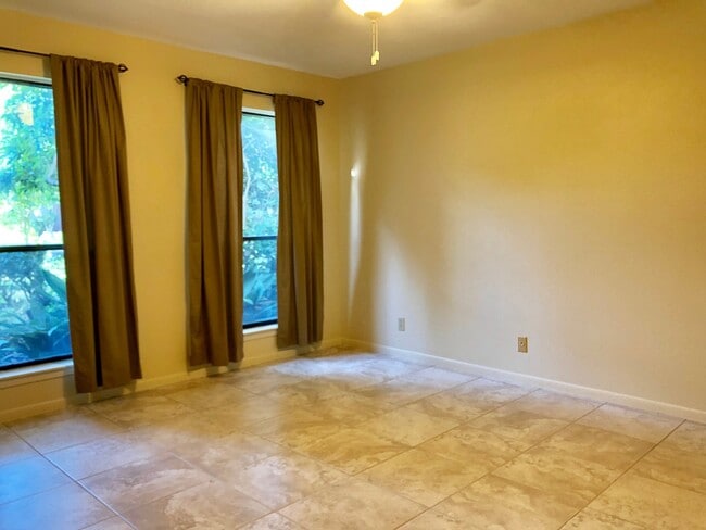 4305 Center Oak Wds