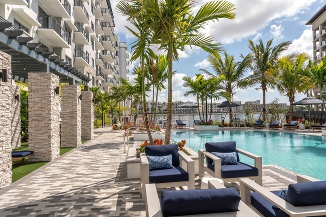 Pool Lounge