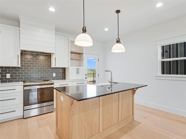 Photo - 416 Stagecoach Trail