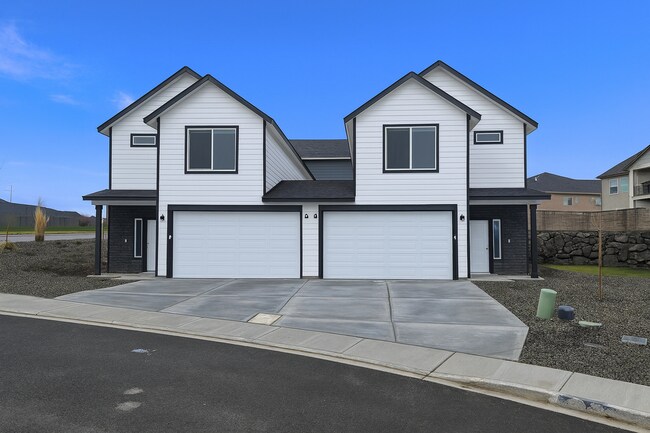 Photo - 1 MONTH FREE WHEN YOU SIGN A 15 MONTH LEASE! BRAND NEW TOWNHOME IN THE DESIRABLE SOUTHRIDGE AREA!