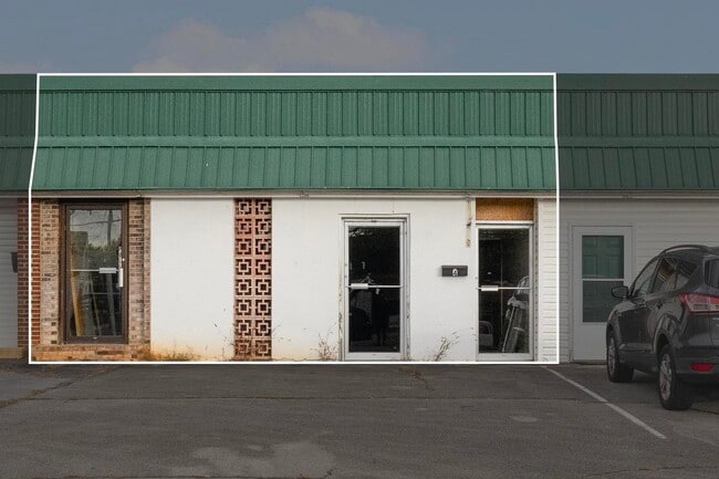 Building Photo - 2908 Bloomingdale Rd Unit 4