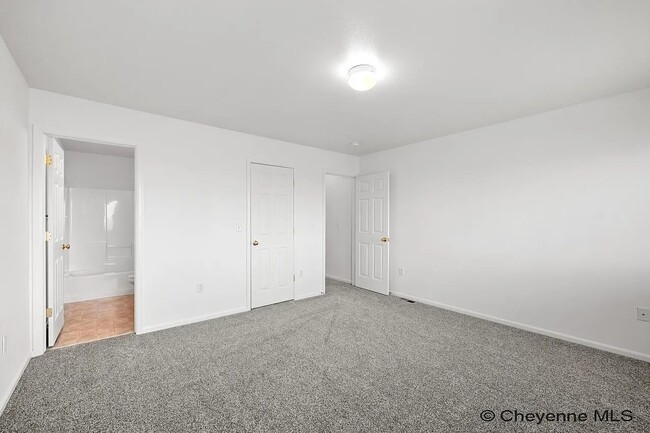 Photo - 523 W 3rd St