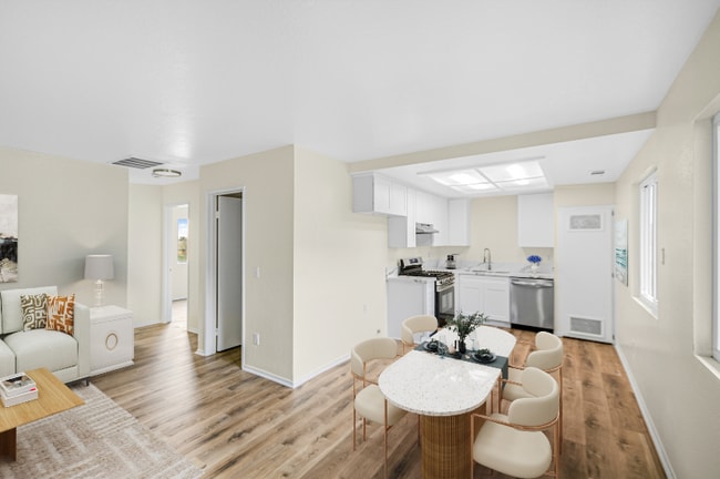 Building Photo - 1005 E Ave R