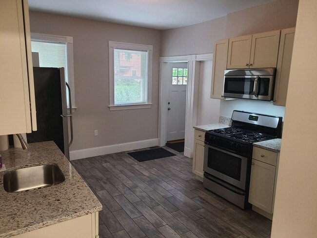 Building Photo - 26 Bentley St Unit 1