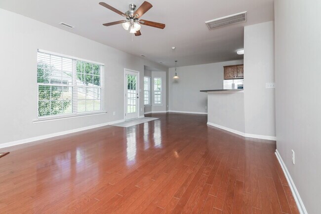 Photo - 1544 Cairo Way