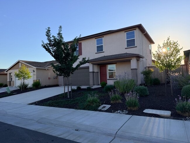 Building Photo - 4 Bdrm, 2.5 bath Solar home - Pradera Ranch Community