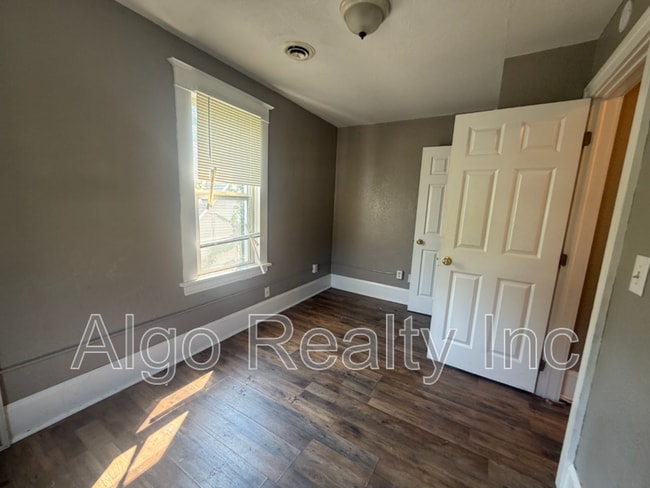 Photo - 1040 Jessie St