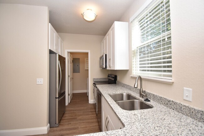 Photo - Luxury 3BR/3.5BA Townhome with Garage – Built in 2018