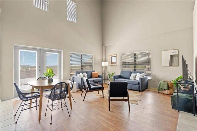 Photo - 2515 Pearl St Unit 611