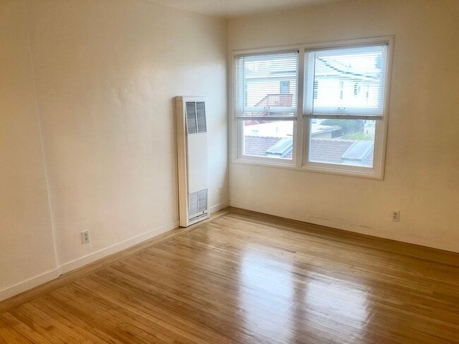 Photo - Remodeled top floor 1 Bd with hardwood flooring and spacious modern kitchen! Unit C