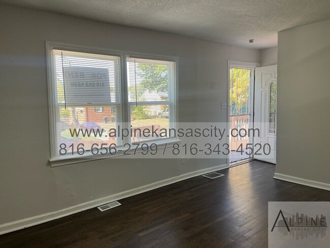 Photo - Section 8 OK! Garage!