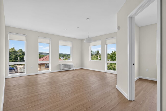 02 Line - 2 Bed, 2 Baths