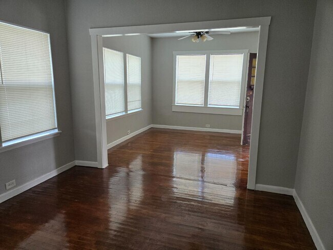 2236 N Interstate 35 - 2026-76