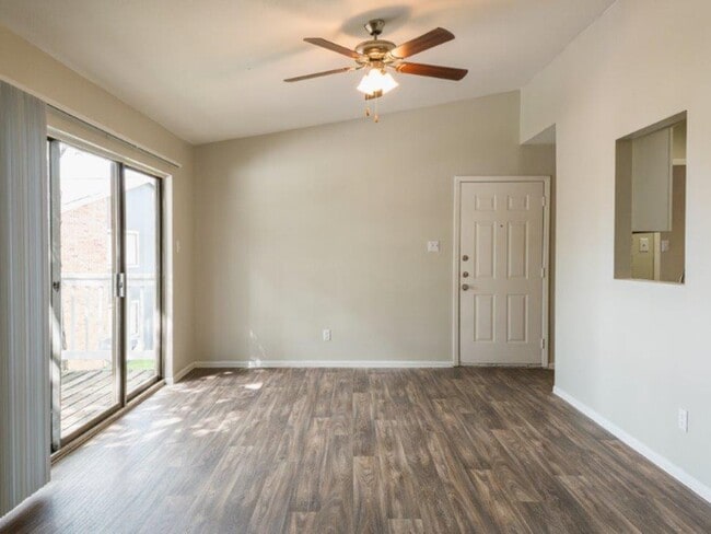 Building Photo - Barringer Square