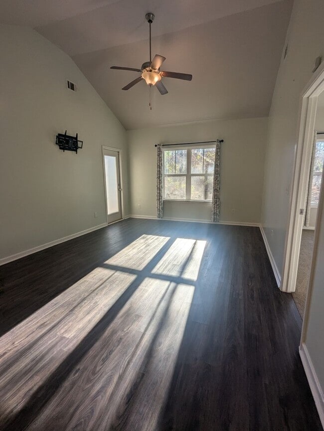 Photo - 385 Orchard Ln