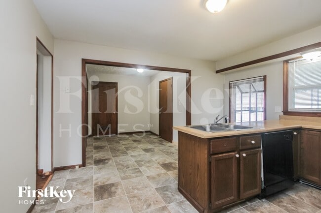 Photo - 311 N Boehning St