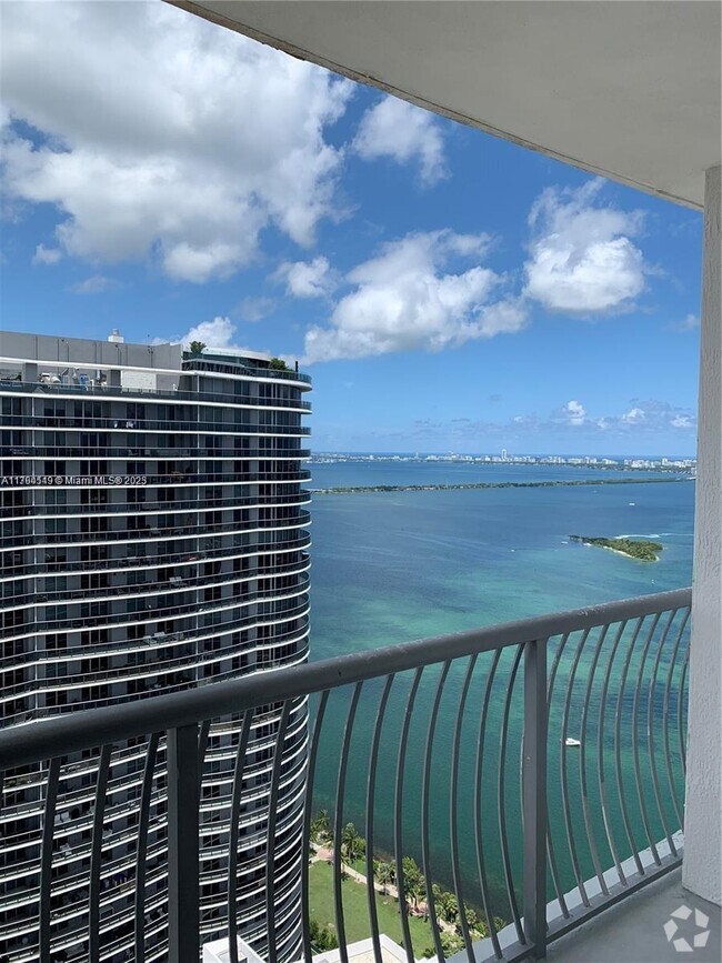 Building Photo - 1750 N Bayshore Dr Unit 5511 Rental